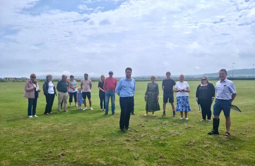 Residents meet Redcar FC fence dispute